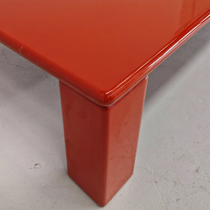 Table basse rectangulaire laquée rouge/orange Ming de K. Takahama pour Simon Gavina, années 70