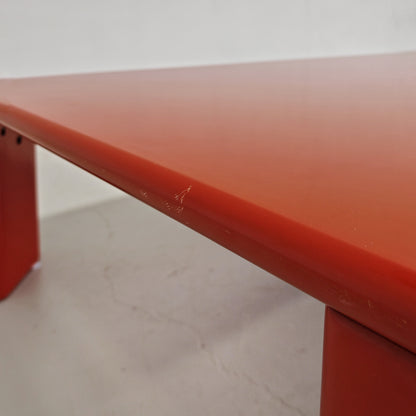 Table basse rectangulaire laquée rouge/orange Ming de K. Takahama pour Simon Gavina, années 70