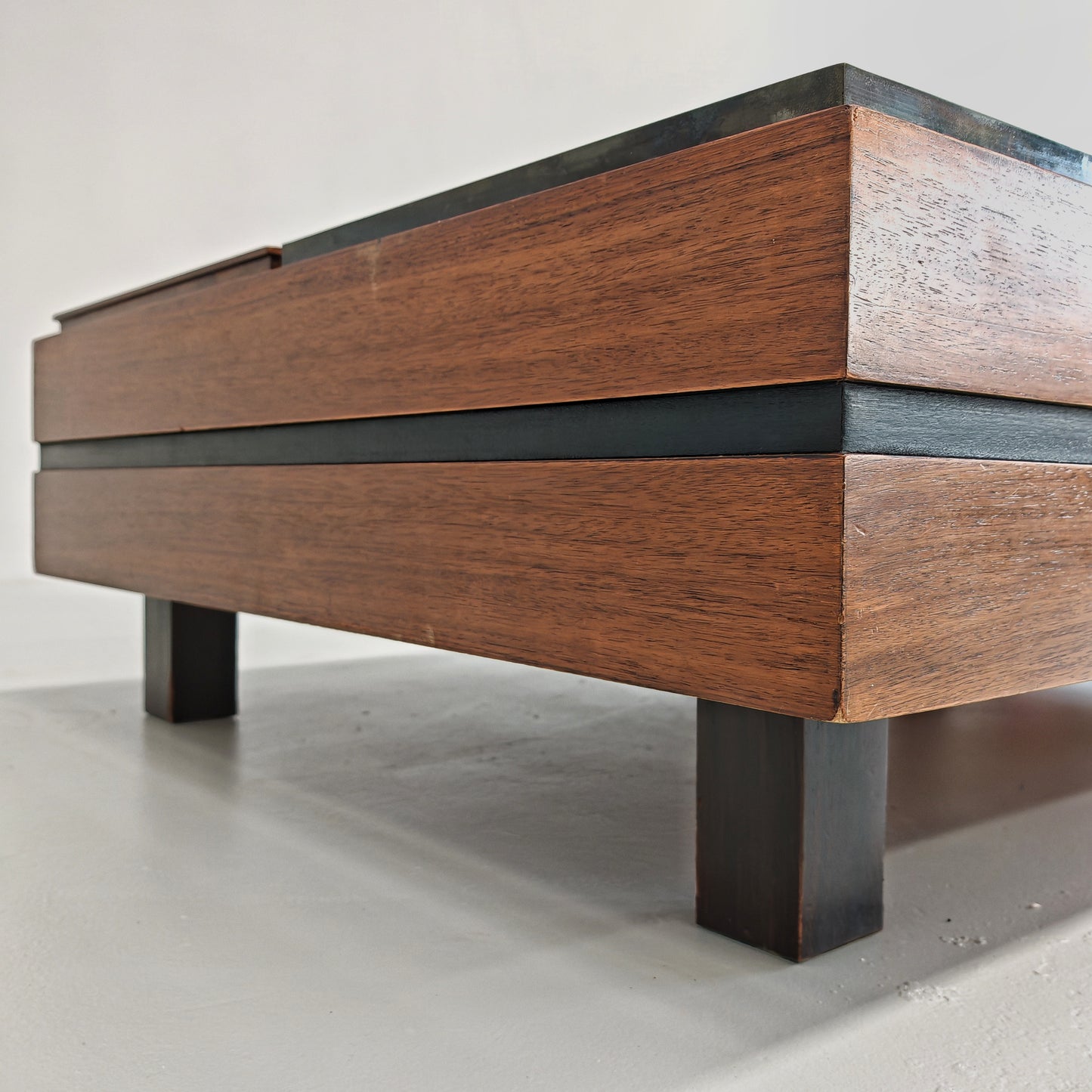 Tavolino Bar rettangolare in legno Claudio Salocchi per Sormani anni 60