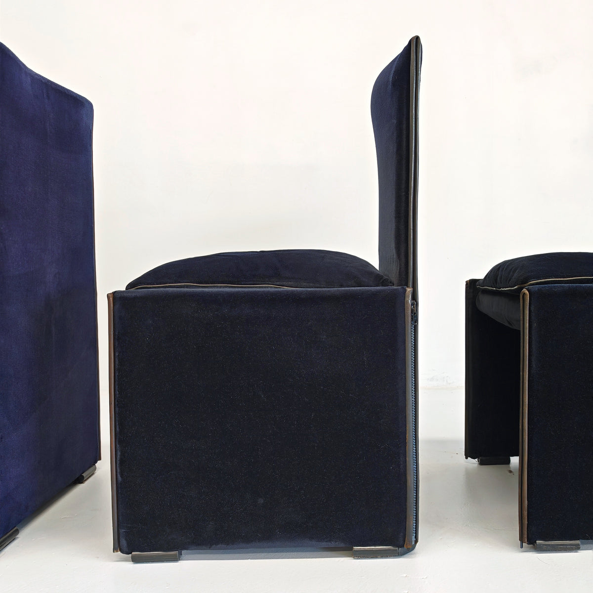 Set di 4 Sedie in velluto blu modello 401 "Break" Mario Bellini per Cassina  anni '80