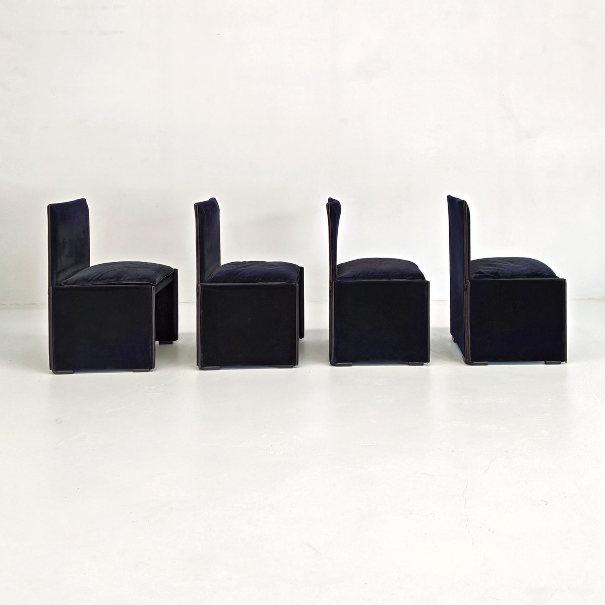 Set di 4 Sedie in velluto blu modello 401 "Break" Mario Bellini per Cassina  anni '80