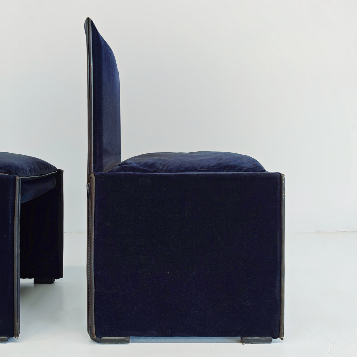 Set di 4 Sedie in velluto blu modello 401 "Break" Mario Bellini per Cassina  anni '80