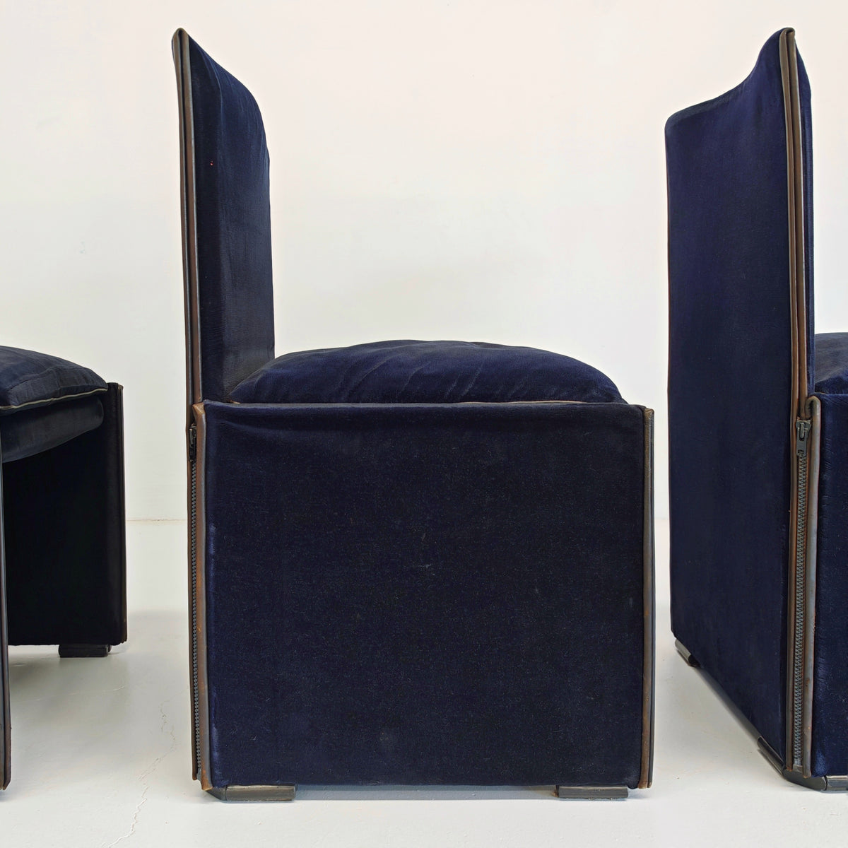Set di 4 Sedie in velluto blu modello 401 "Break" Mario Bellini per Cassina  anni '80