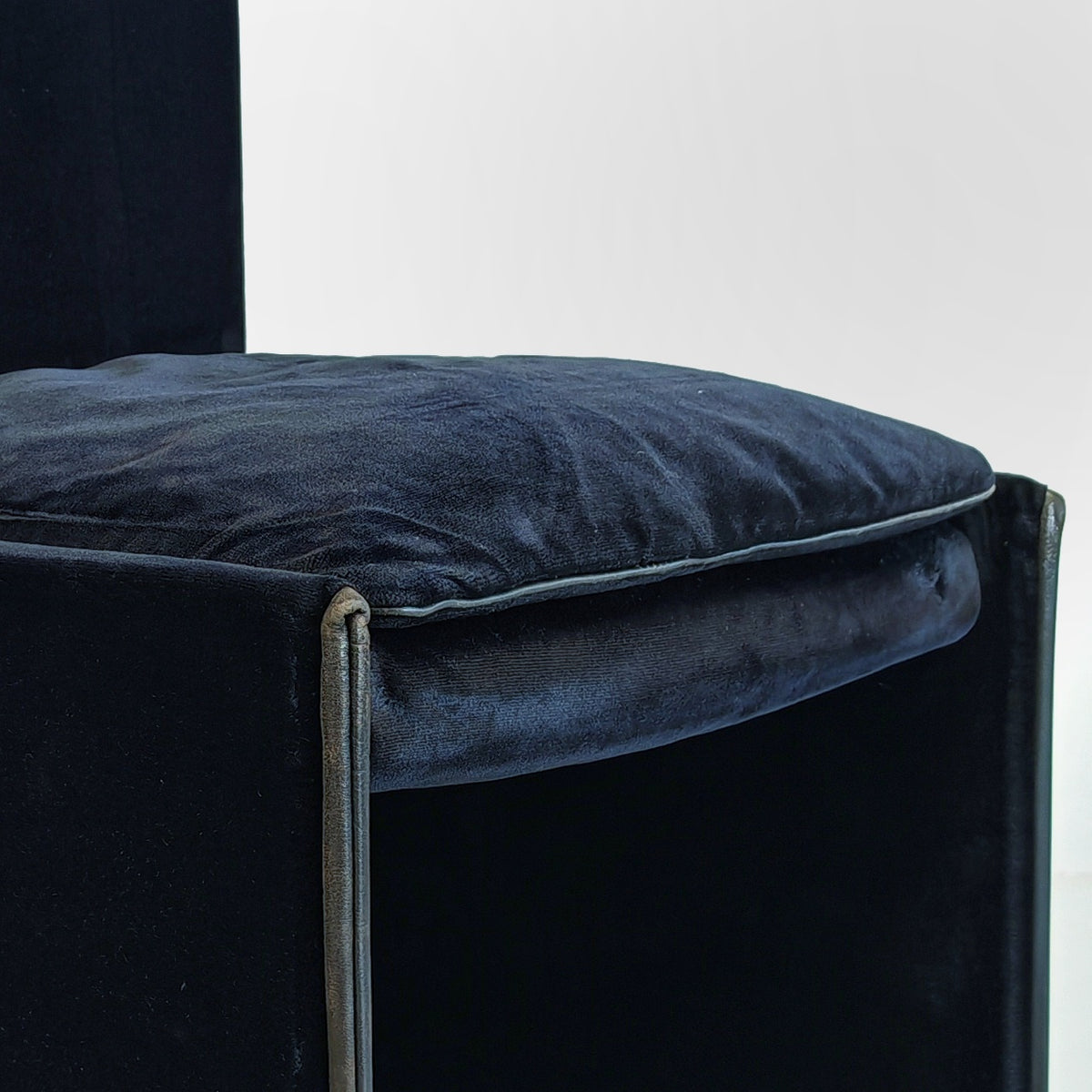 Set di 4 Sedie in velluto blu modello 401 "Break" Mario Bellini per Cassina  anni '80