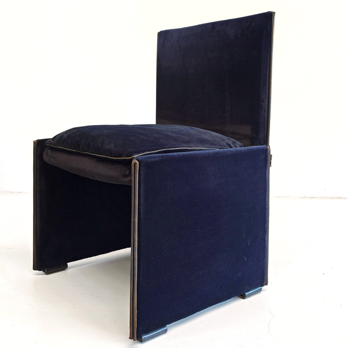 Set di 4 Sedie in velluto blu modello 401 "Break" Mario Bellini per Cassina  anni '80