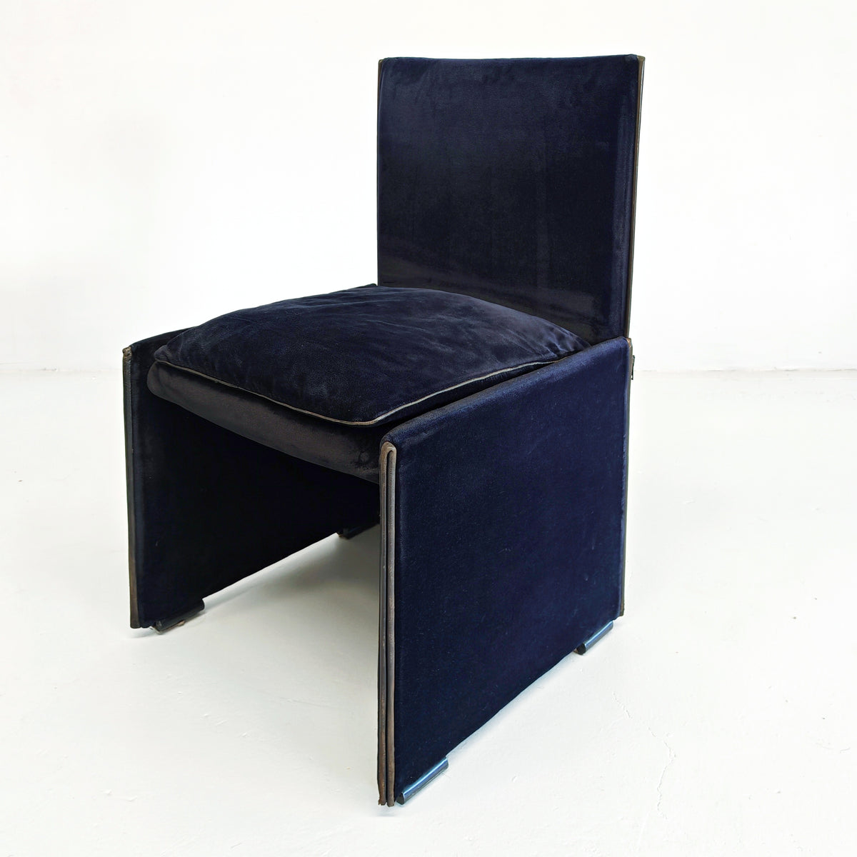 Set di 4 Sedie in velluto blu modello 401 "Break" Mario Bellini per Cassina  anni '80