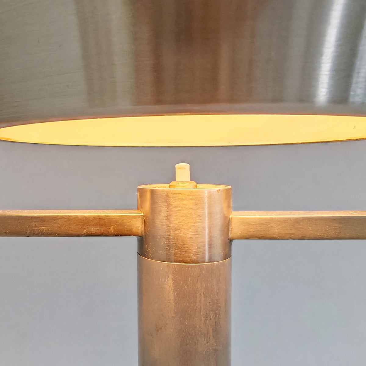 Lampada da terra vintage in vetro bianco anni 60