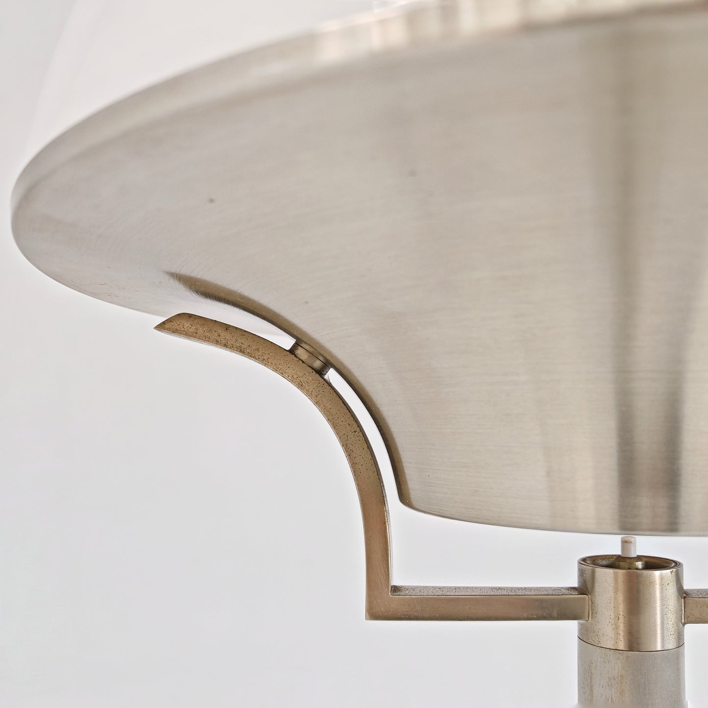 Lampada da terra vintage in vetro bianco anni 60