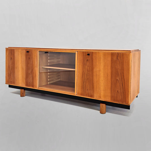 Credenza bassa in noce chiaro Carlo Scarpa per Bernini anni 80