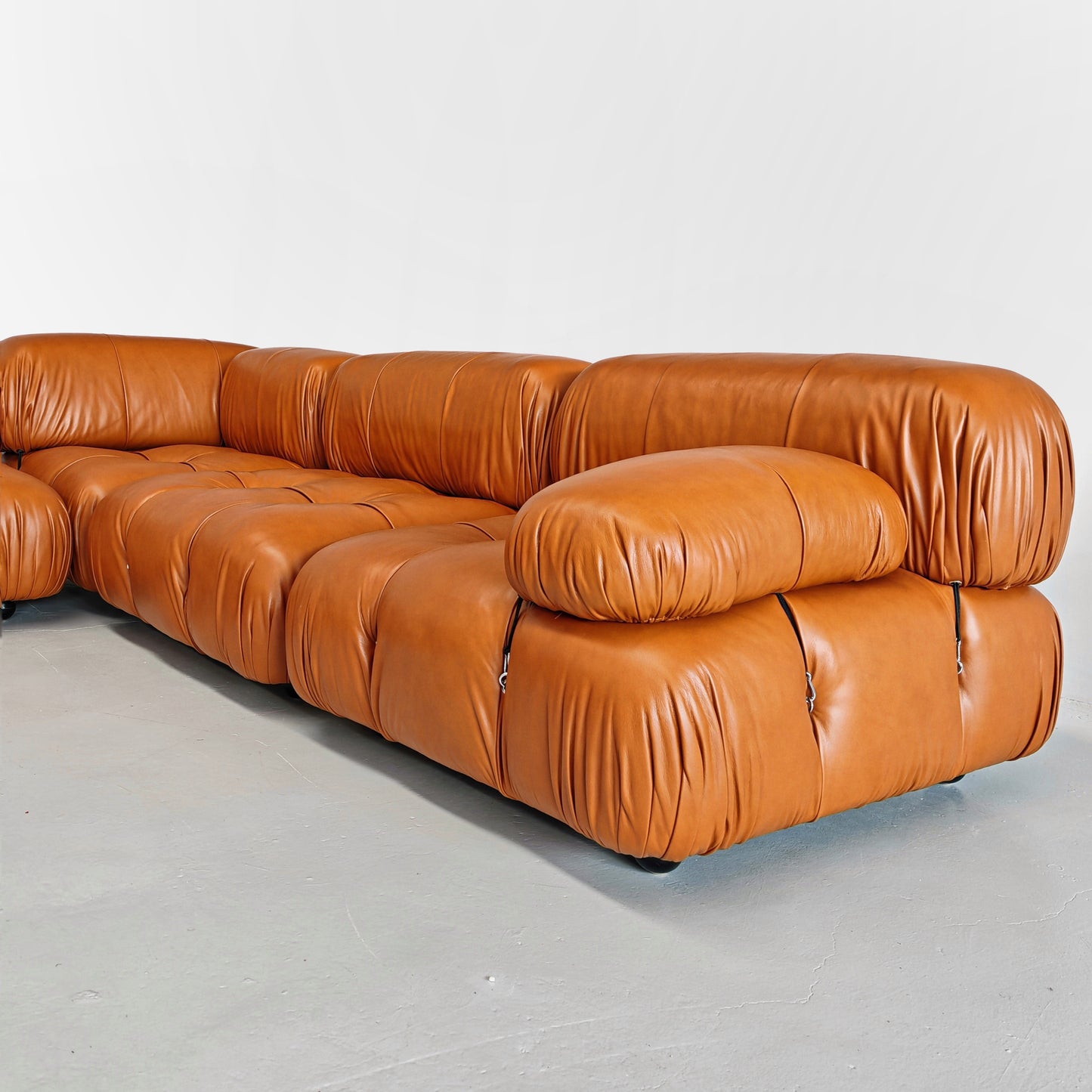 Divano 5 moduli Camaleonda Mario Bellini per B&B Pelle nuova Cognac