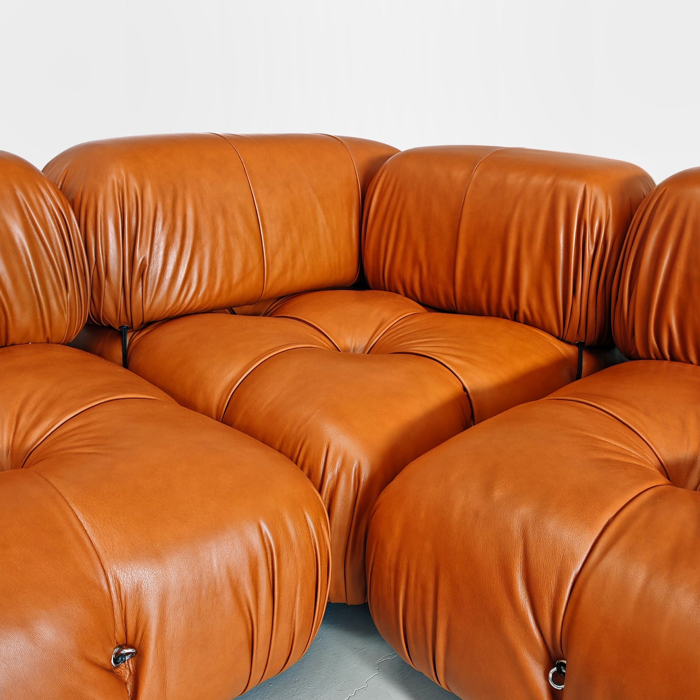 Divano 5 moduli Camaleonda Mario Bellini per B&B Pelle nuova Cognac