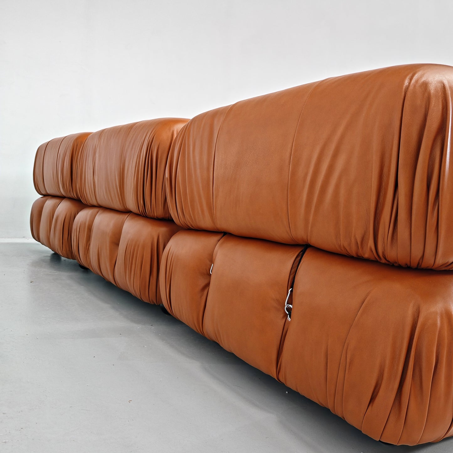 Divano 5 moduli Camaleonda Mario Bellini per B&B Pelle nuova Cognac