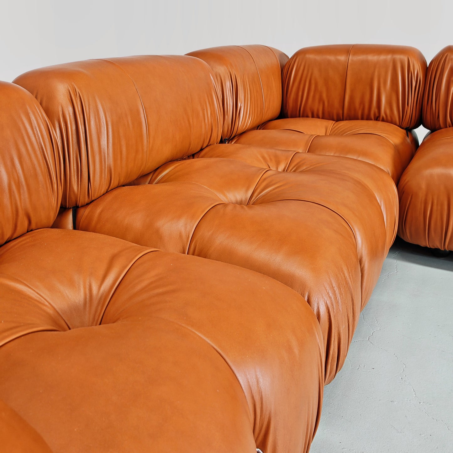 Divano 5 moduli Camaleonda Mario Bellini per B&B Pelle nuova Cognac