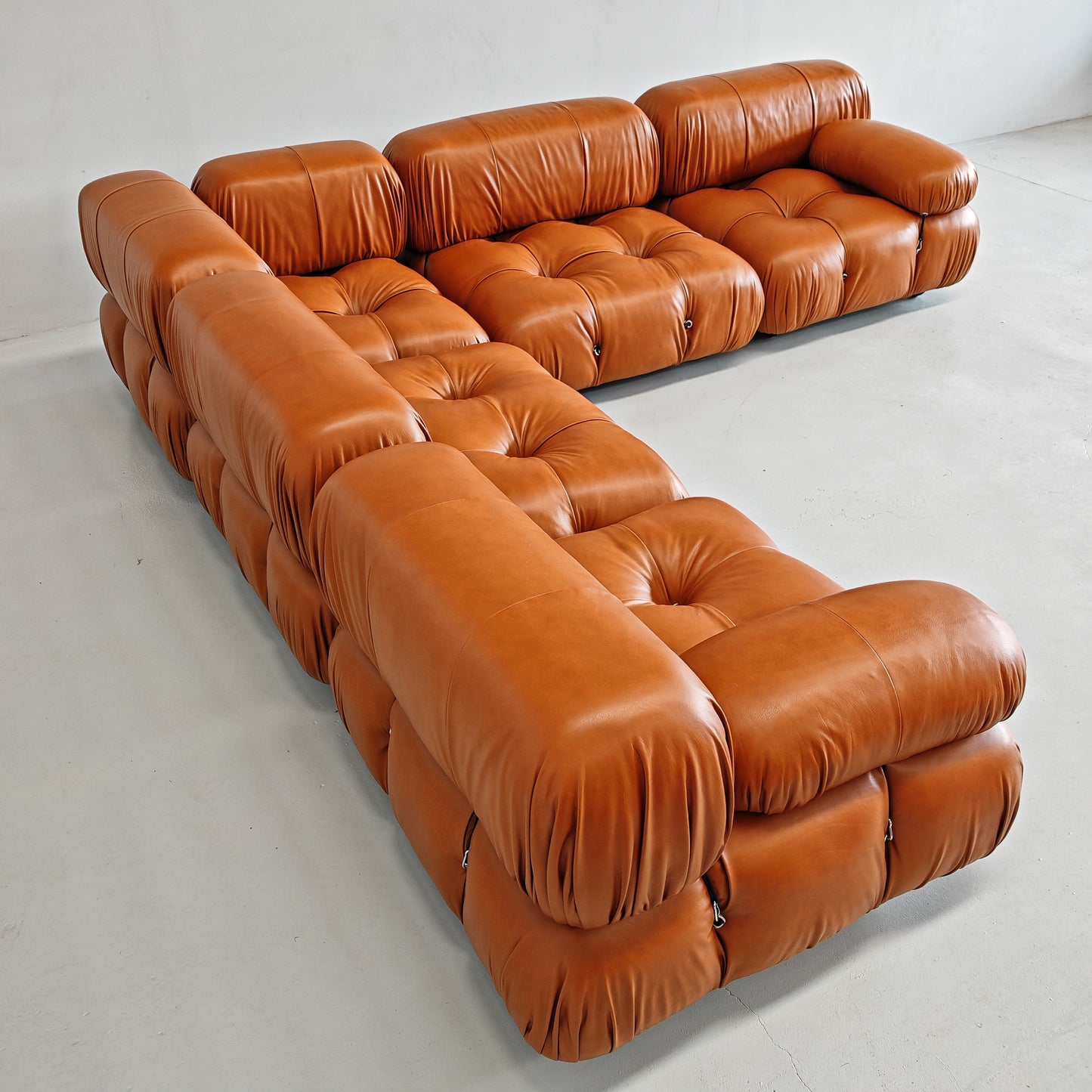 Divano 5 moduli Camaleonda Mario Bellini per B&B Pelle nuova Cognac