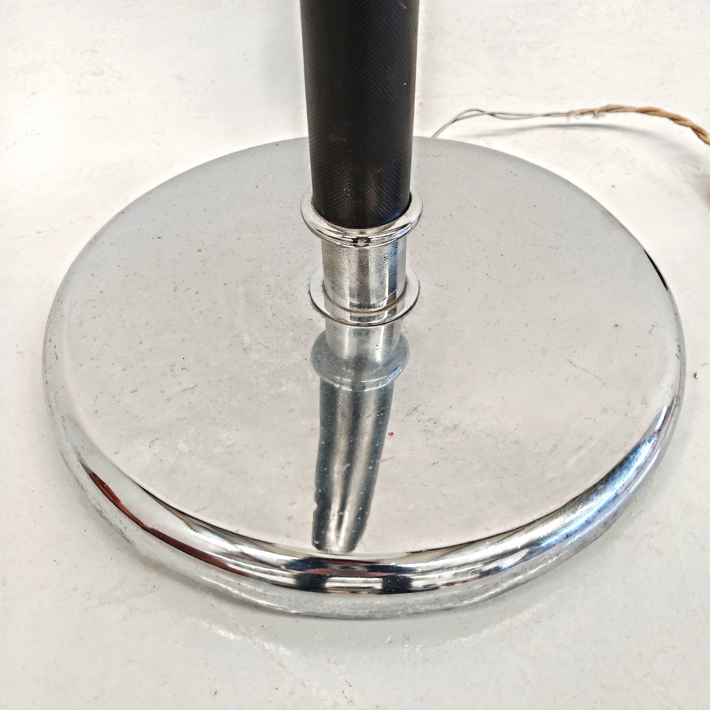 Lampada Art Déco francese anni ’20 piantana vintage torchière vetro satinato