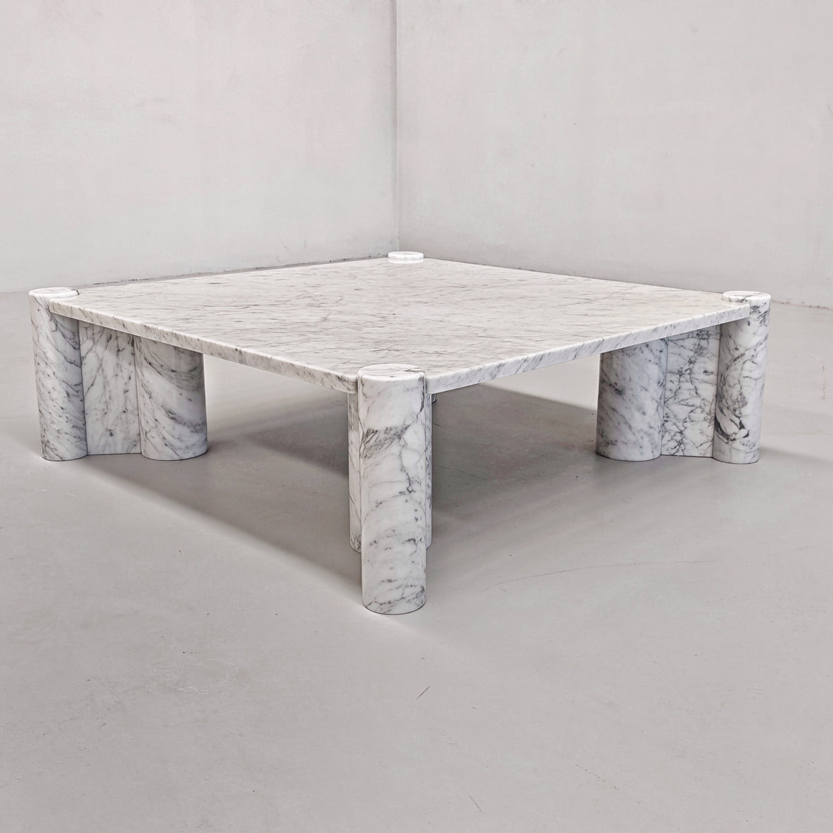 Table basse Jumbo en marbre, Gae Aulenti pour Knoll.