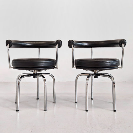 Coppia sedie poltroncine girevoli LC7 Charlotte Perriand per Cassina anni 70/80