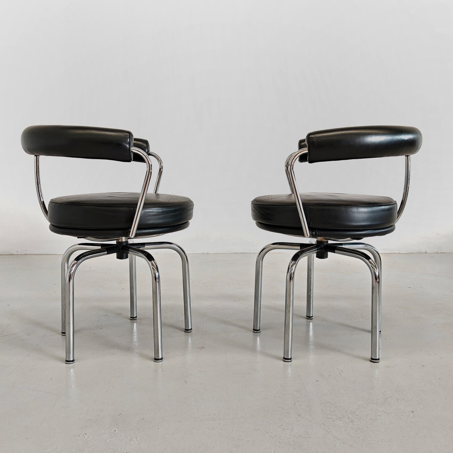 Coppia sedie poltroncine girevoli LC7  Charlotte Perriand per Cassina anni 70/80