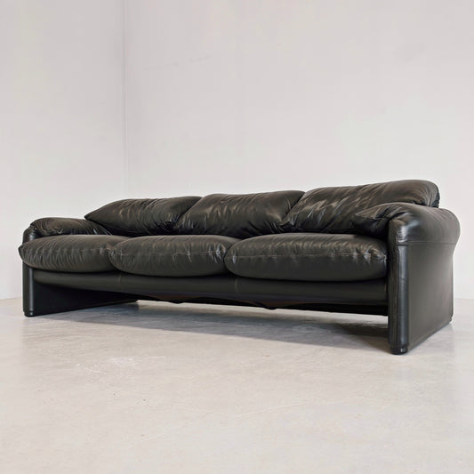 Divano design modello Maralunga in pelle nera anni 80