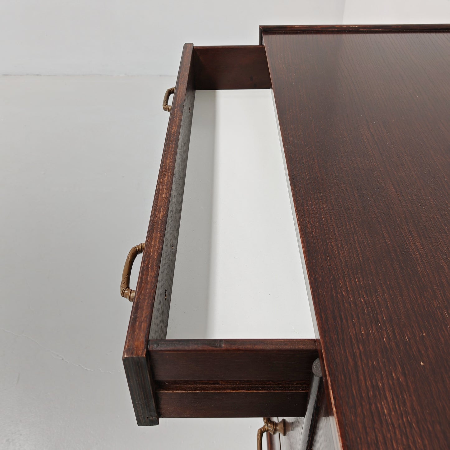 Cassettiera vintage di design  in legno esotico e bambù anni 70