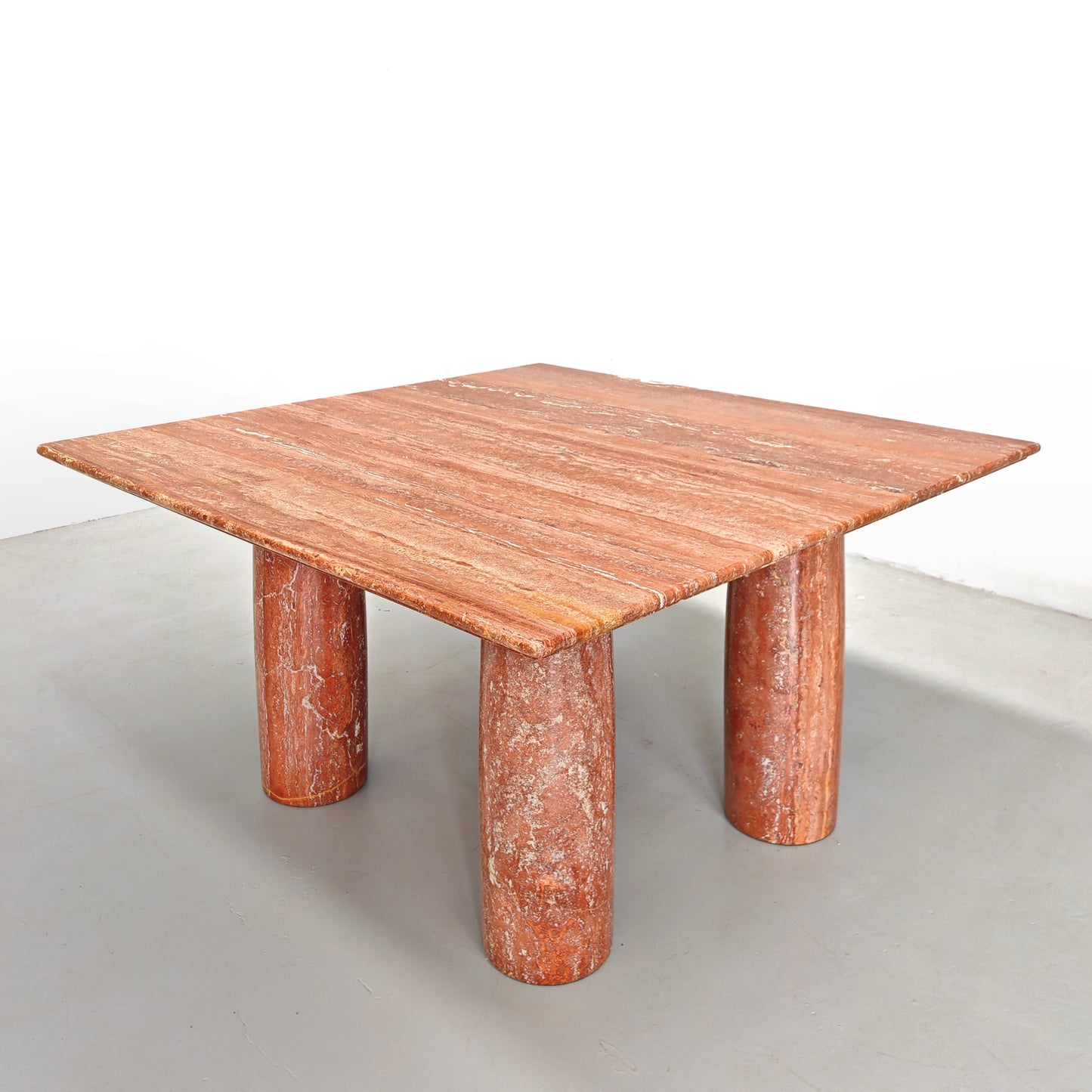 Tavolo quadrato in Travertino Rosso Persiano mod. "Colonnato" Mario Bellini per Cassina anni 70