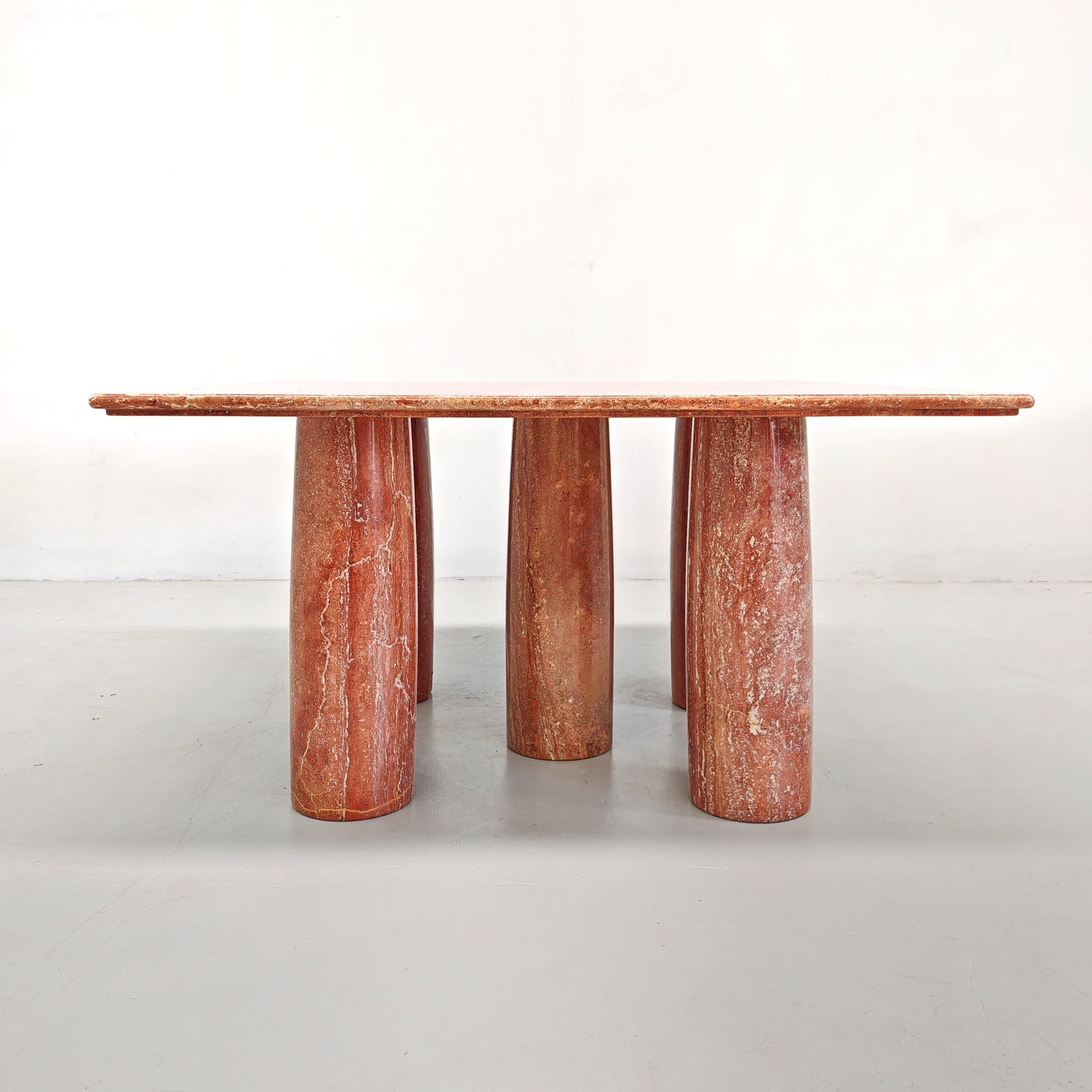 Tavolo quadrato in Travertino Rosso Persiano mod. "Colonnato" Mario Bellini per Cassina anni 70
