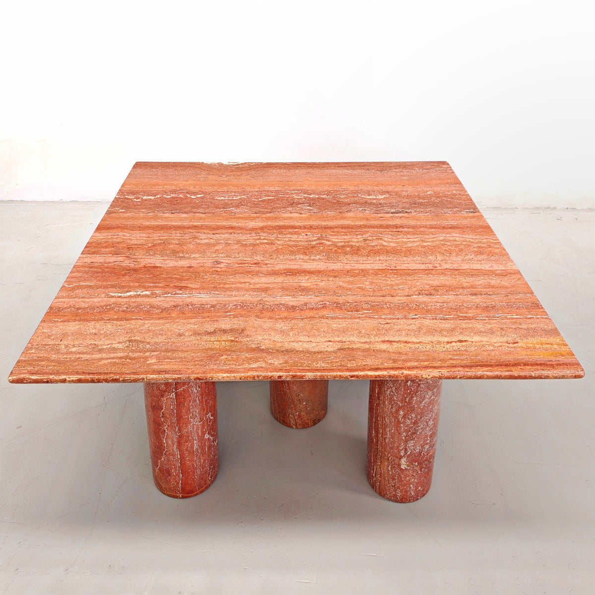 Tavolo quadrato in Travertino Rosso Persiano mod. "Colonnato" Mario Bellini per Cassina anni 70