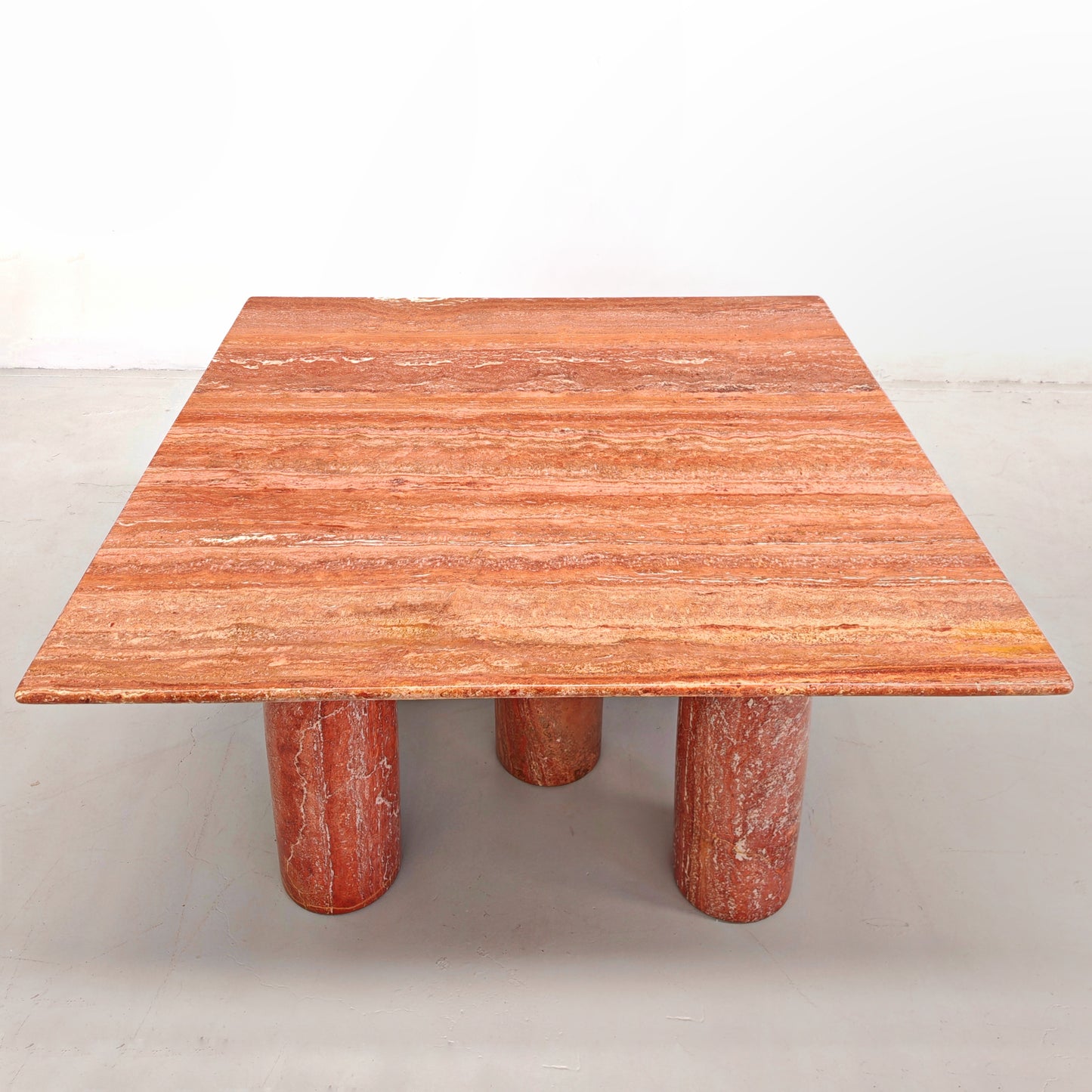 Tavolo quadrato in Travertino Rosso Persiano mod. "Colonnato" Mario Bellini per Cassina anni 70