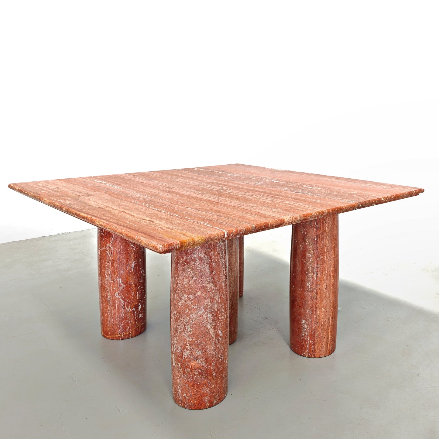 Tavolo quadrato in Travertino Rosso Persiano mod. "Colonnato" Mario Bellini per Cassina anni 70