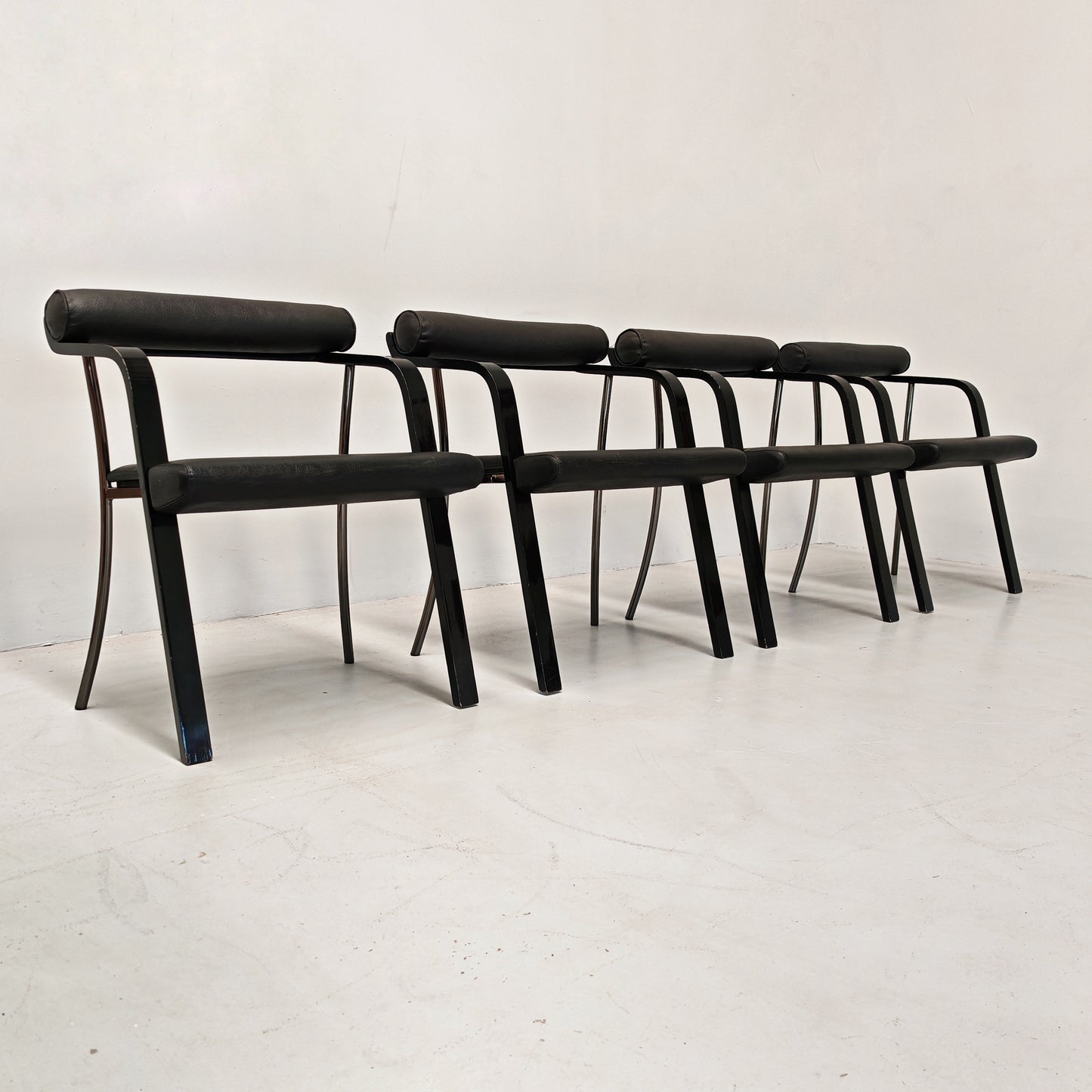 4 Sedie poltroncine nere con braccioli vintage anni 80