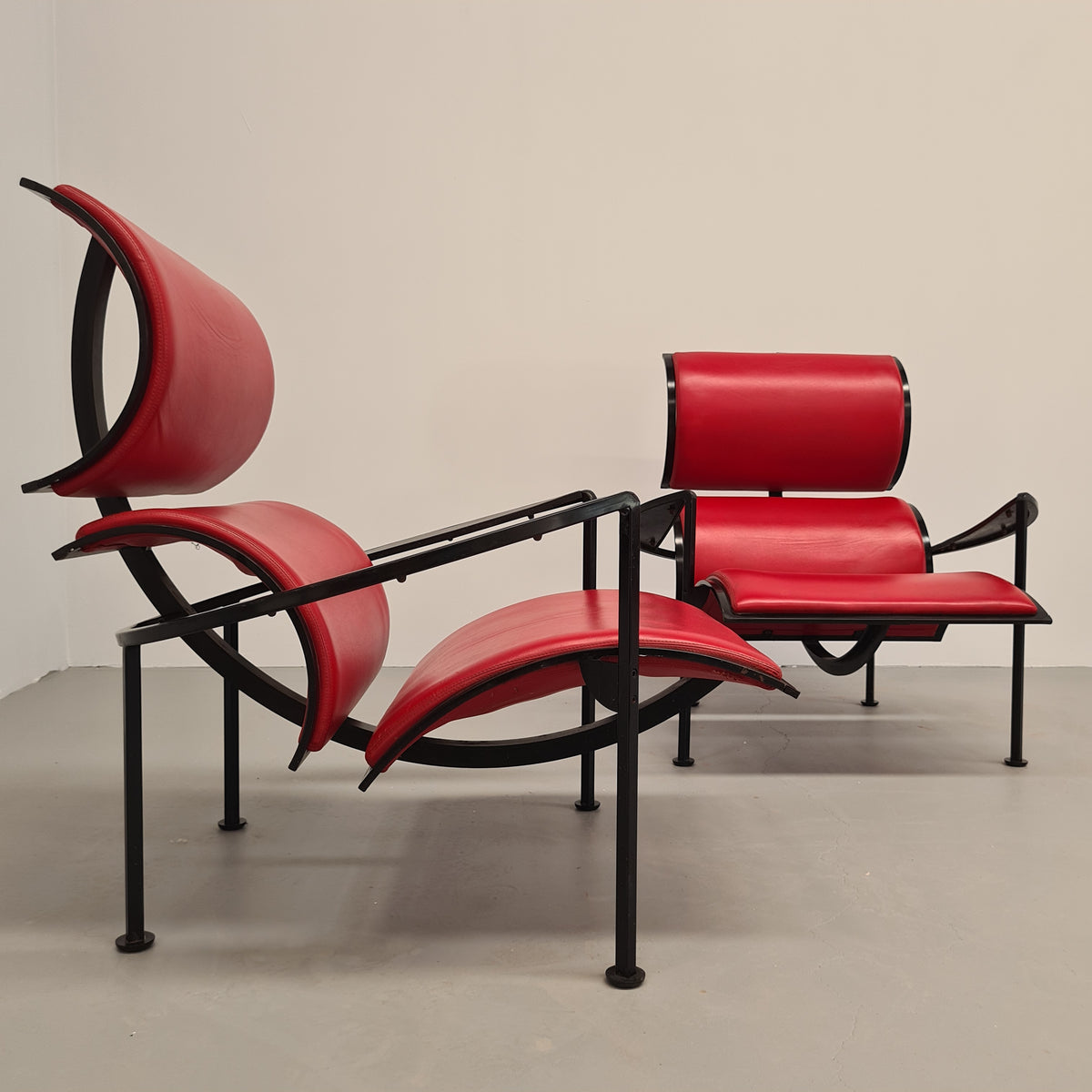 Paire de fauteuils en fer et cuir des années 80, modèle Signora Chan de Carlo Forcolini pour Alias (1986)
