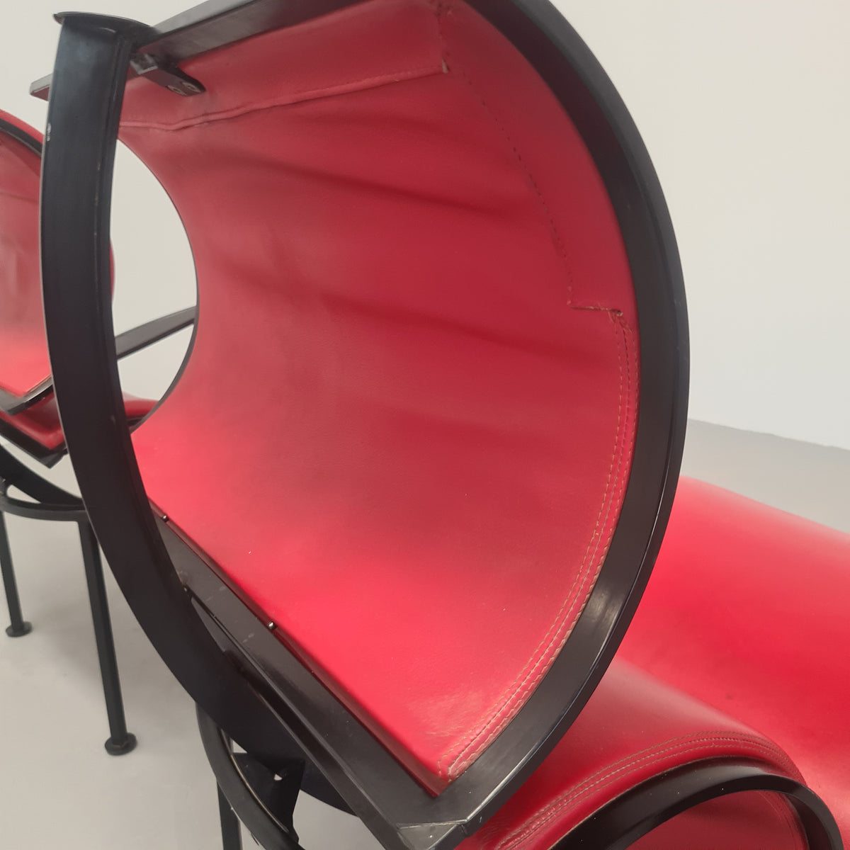Paire de fauteuils en fer et cuir des années 80, modèle Signora Chan de Carlo Forcolini pour Alias (1986)