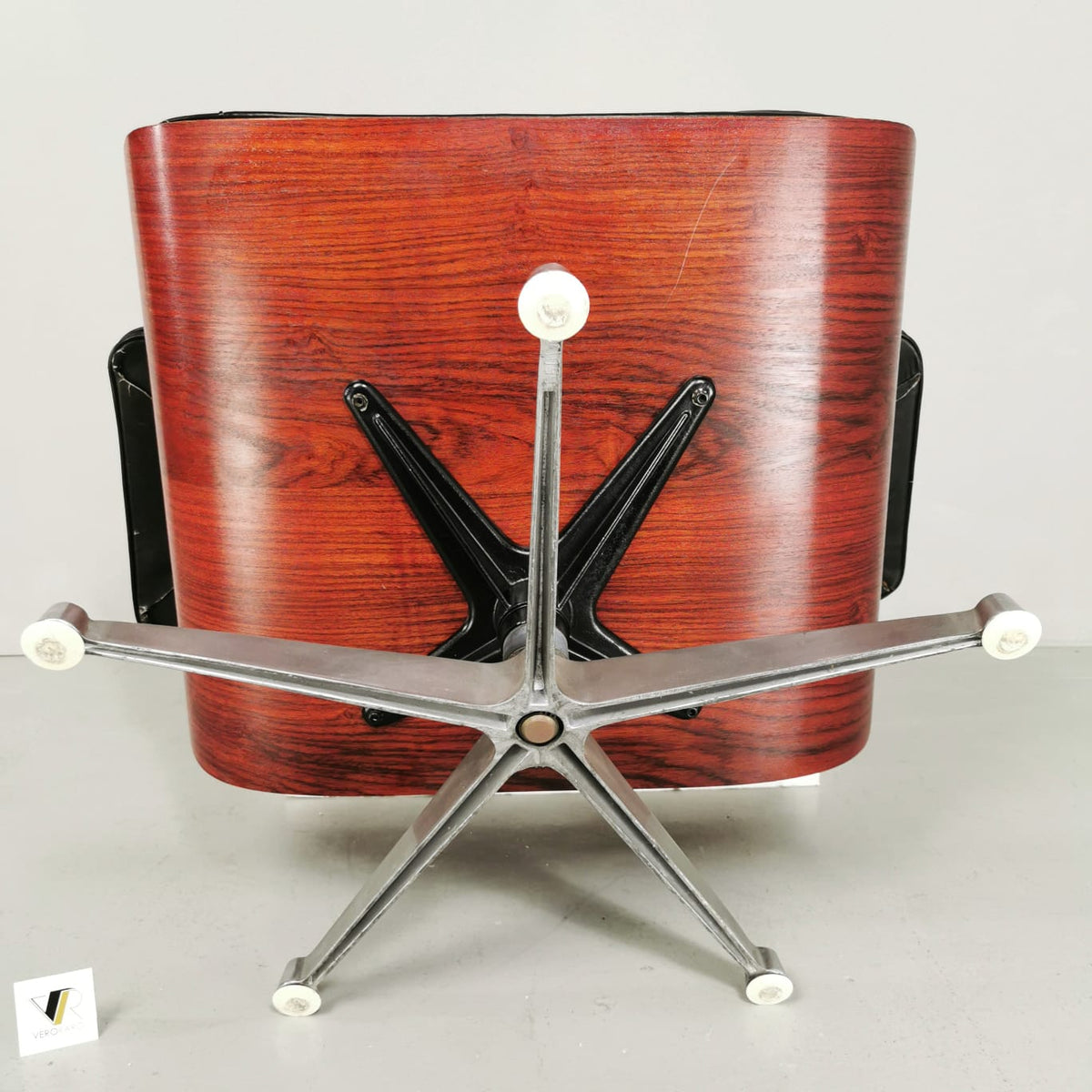 Poltrone Lounge Charles & Ray Eames per Herman Miller by ICF