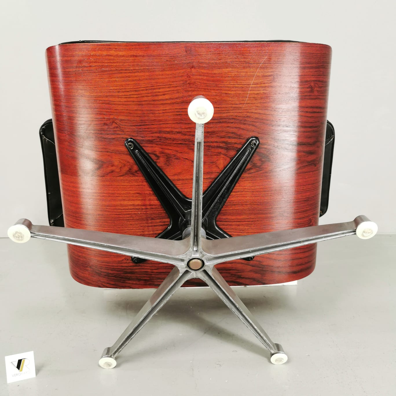 Poltrone Lounge Charles & Ray Eames per Herman Miller by ICF