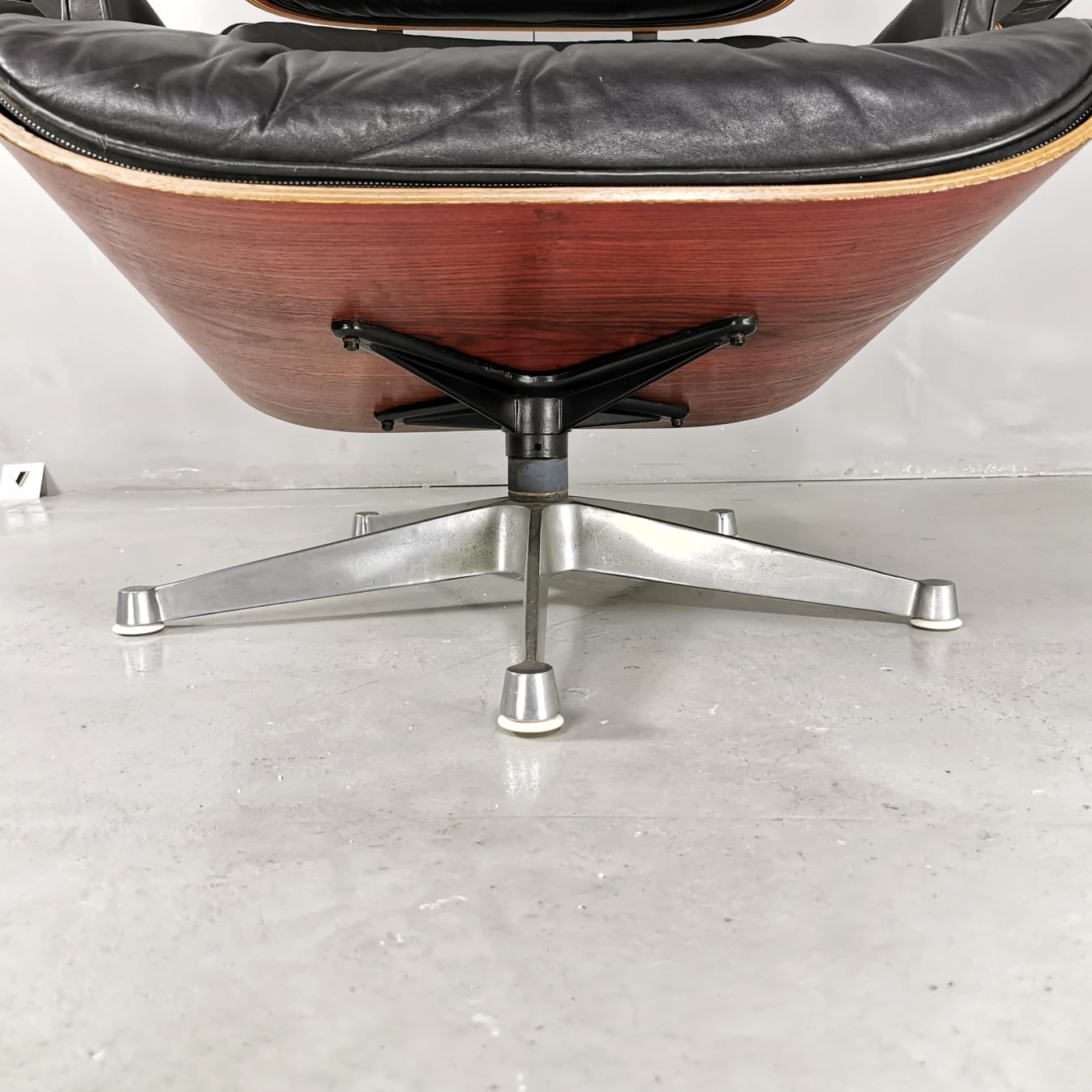 Poltrone Lounge Charles & Ray Eames per Herman Miller by ICF