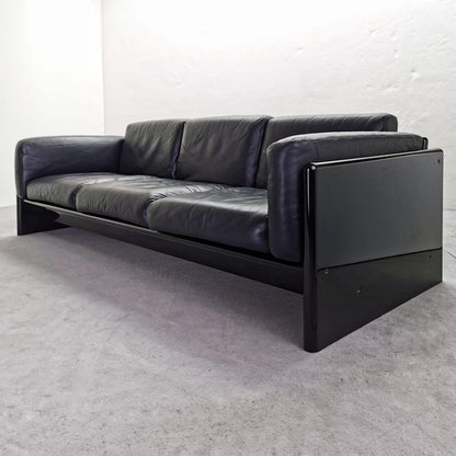 Divano laccato seduta in pelle nera di Studio Simon By Gavina  anni 70