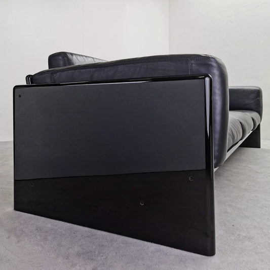 Divano laccato seduta in pelle nera di Studio Simon By Gavina anni 70