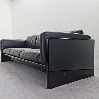 Divano laccato seduta in pelle nera di Studio Simon By Gavina  anni 70