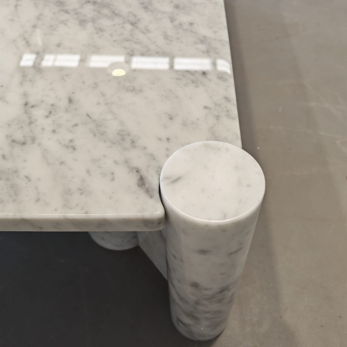 Table basse Jumbo en marbre, Gae Aulenti pour Knoll.