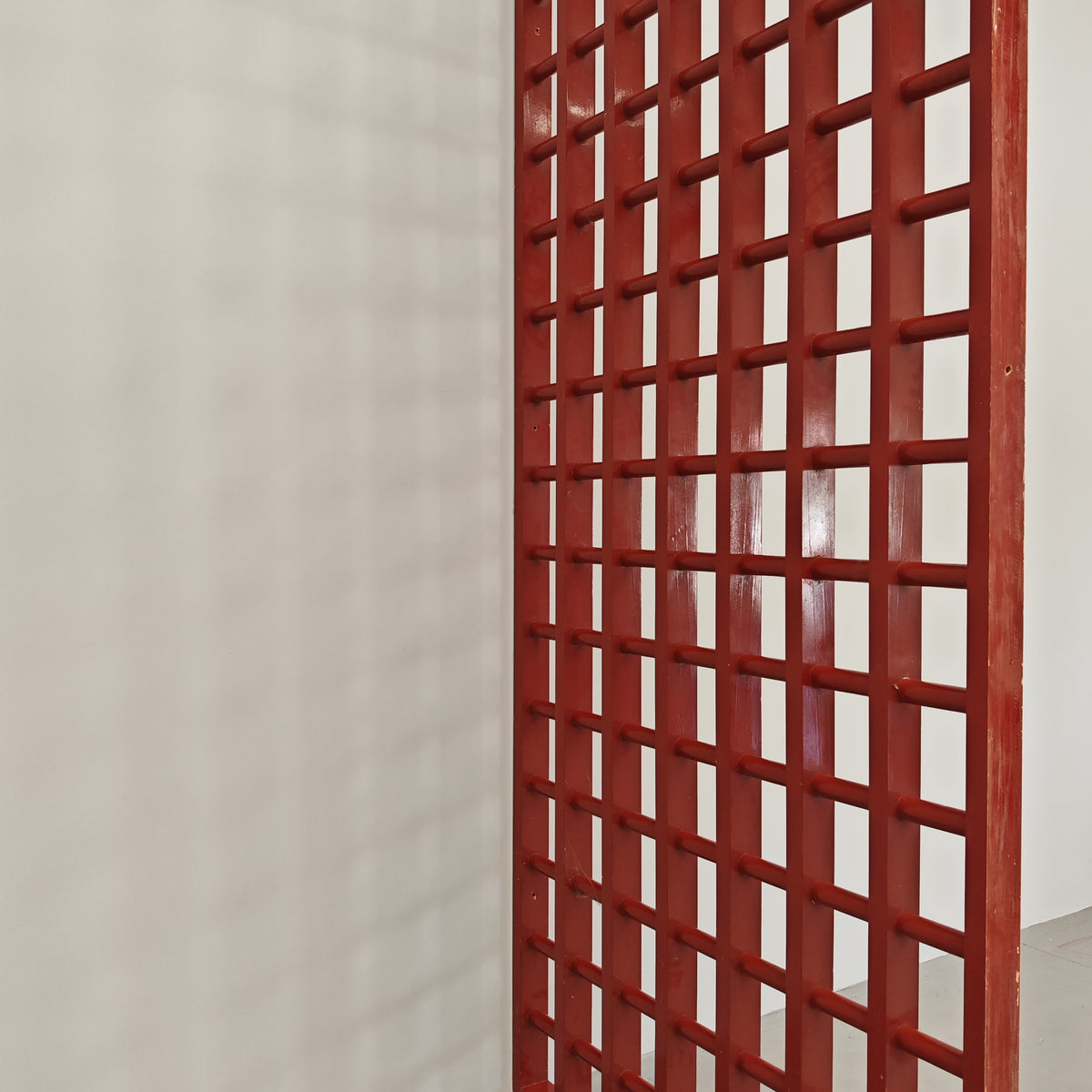 Grand séparateur en bois rouge des années 70