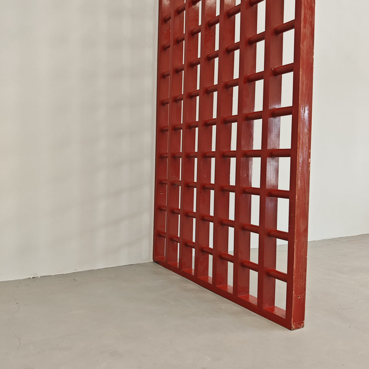 Grand séparateur en bois rouge des années 70