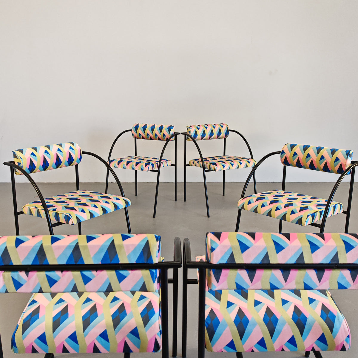Ensemble de 6 chaises des années 80 en fer et velours optical Vienna, R. Kinsman pour Bieffeplast