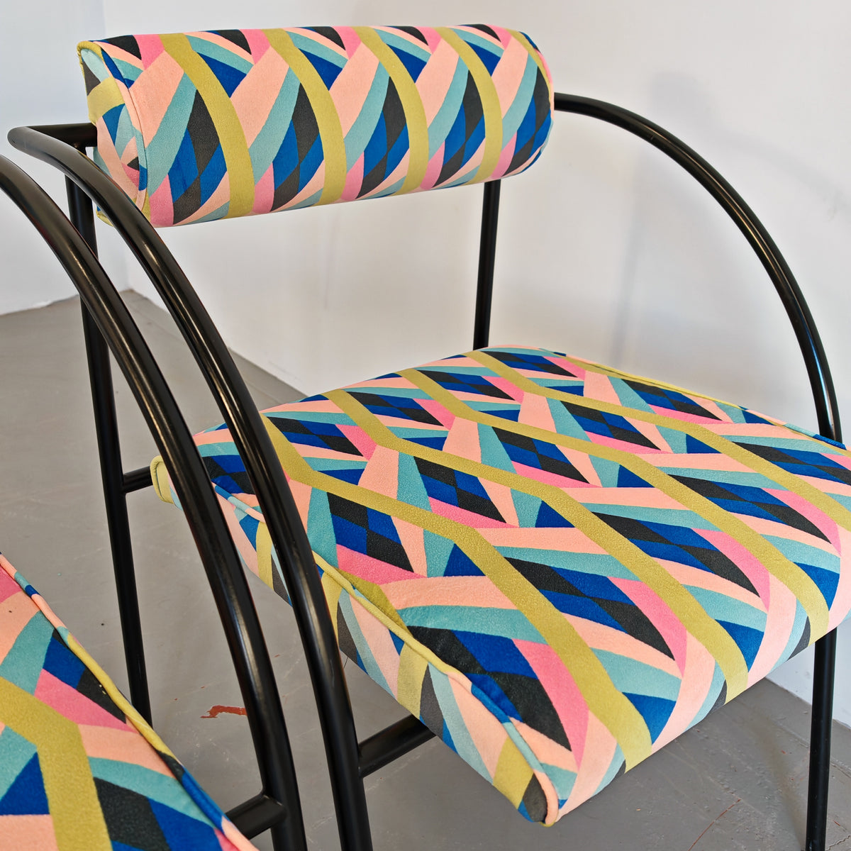 Ensemble de 6 chaises des années 80 en fer et velours optical Vienna, R. Kinsman pour Bieffeplast