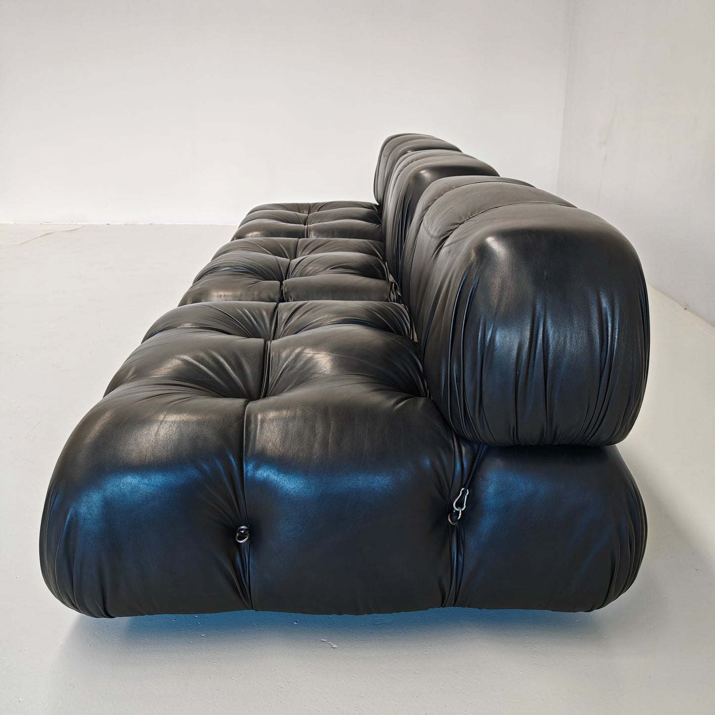 Divano in pelle nera "Camaleonda" Mario Bellini per C&B B&B Italia Anni 70