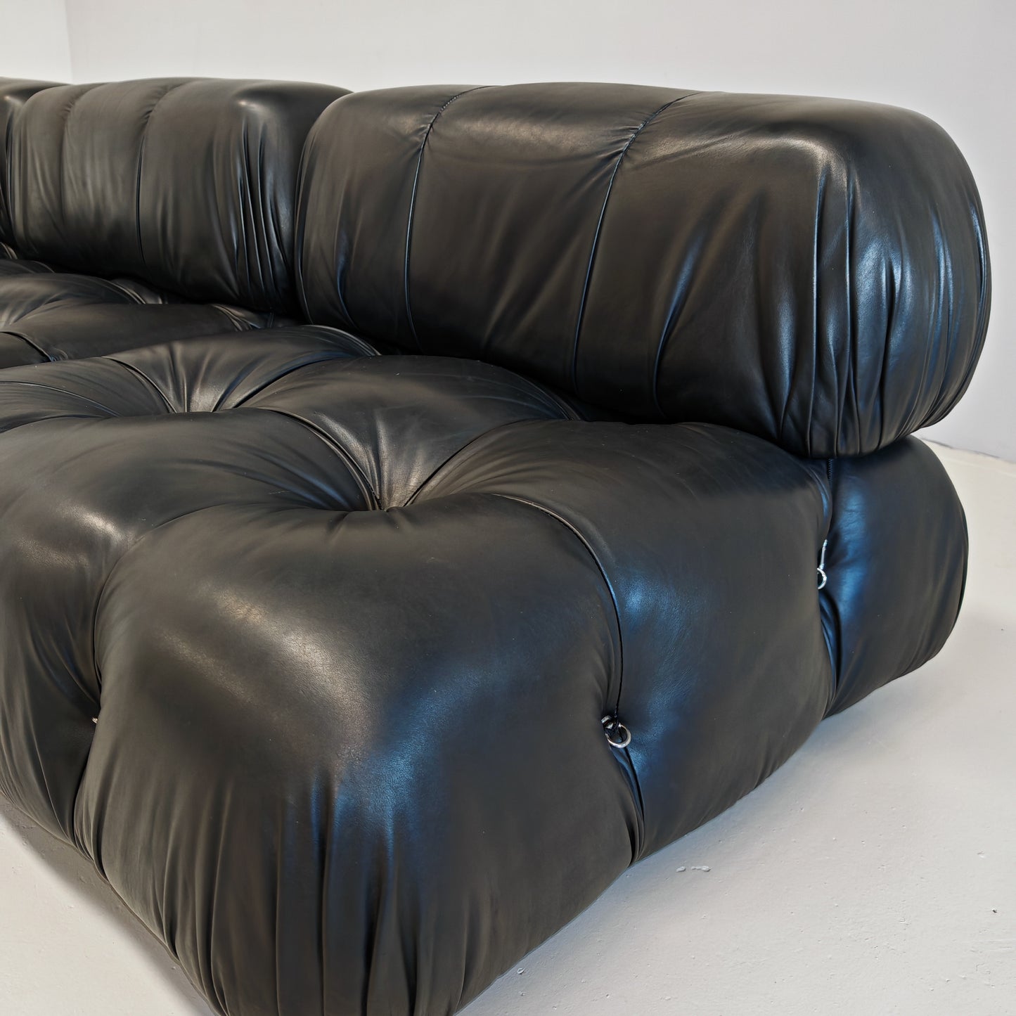 Divano in pelle nera "Camaleonda" Mario Bellini per C&B B&B Italia Anni 70