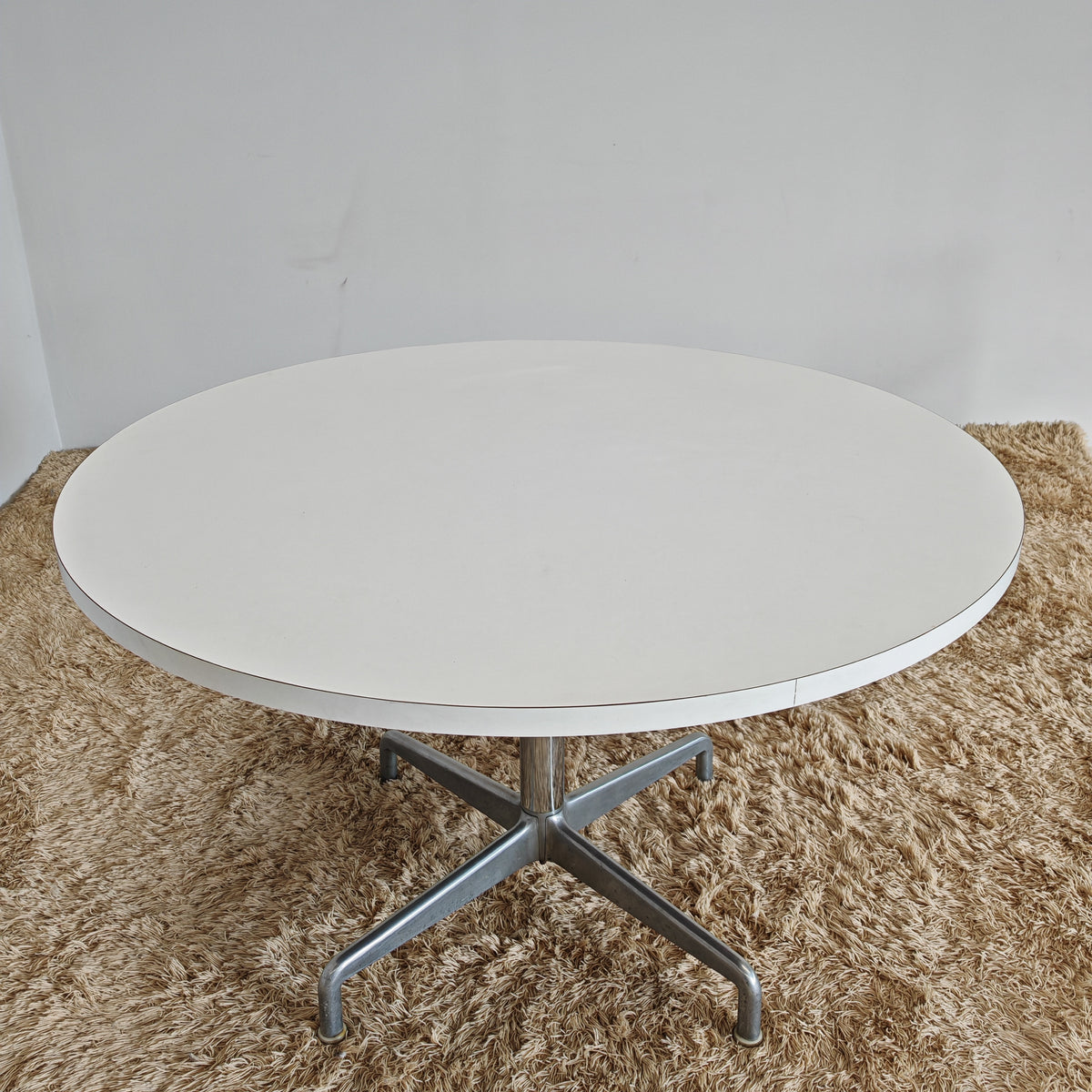Tavolo tondo bianco Anna Ferreri per Anonima Castelli anni 60