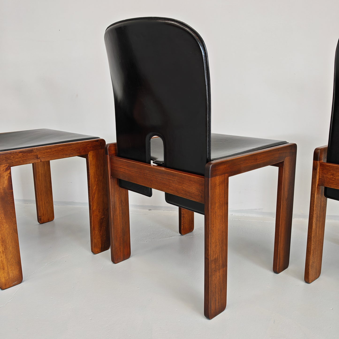 Set di 6 sedie in cuoio e legno di noce modello 121, Afra e Tobia Scarpa per Cassina anni 60