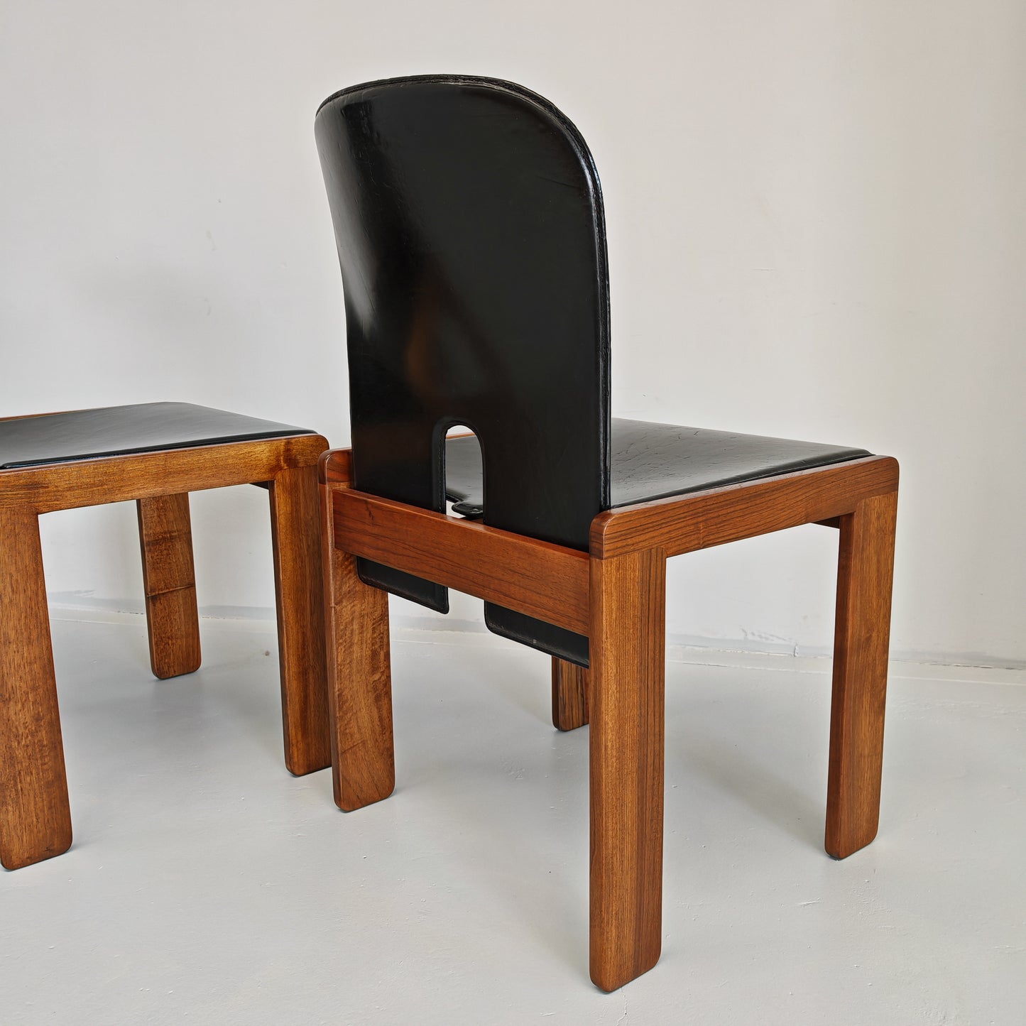 Set di 6 sedie in cuoio e legno di noce modello 121, Afra e Tobia Scarpa per Cassina anni 60