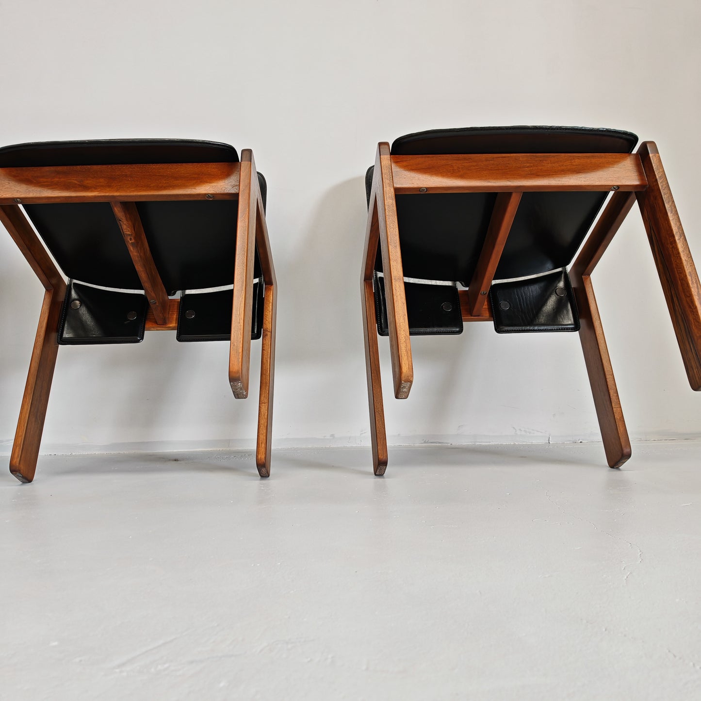 Set di 6 sedie in cuoio e legno di noce modello 121, Afra e Tobia Scarpa per Cassina anni 60