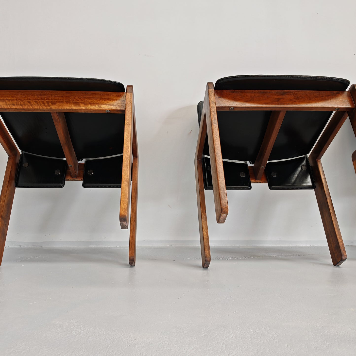 Set di 6 sedie in cuoio e legno di noce modello 121, Afra e Tobia Scarpa per Cassina anni 60